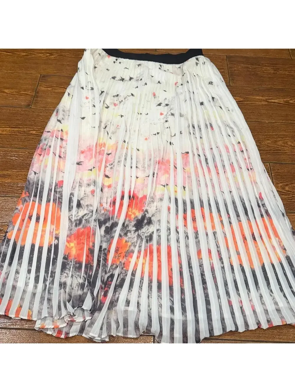 Gabby Isabella Pleated A-Line Skirt size medium